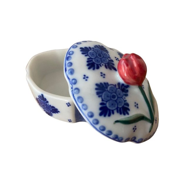Delft Hand Painted Trinket Box Red Rose Blue Design Lidded W COA Dutch - Picture 2 of 7